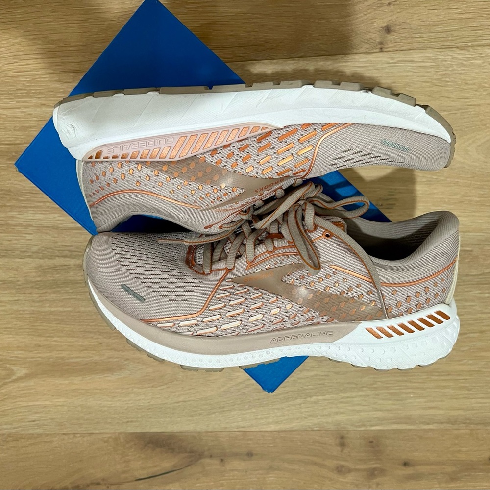 Brooks Adrenaline GTS 23 Running Shoe - Women's 8.5 Hushed Violet/Alloy/Copper